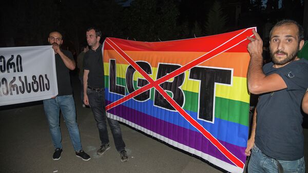 Акция протеста против ЛГБТ около стадиона Динамо-Арена  - Sputnik Грузия