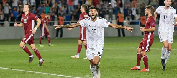 Матч сборных Грузии и Латвии по футболу - Окриашвили радуется забитому голу - Sputnik Грузия