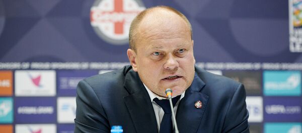 Главный тренер сборной Латвии по футболу Миксу Паателайнен на пресс-конференции - Sputnik Грузия