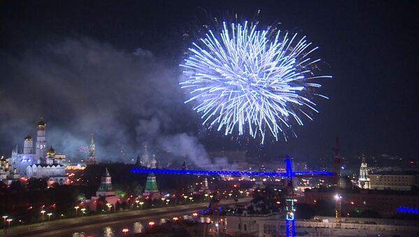Салют в честь 871-летия Москвы: кадры фейерверка - Sputnik Грузия