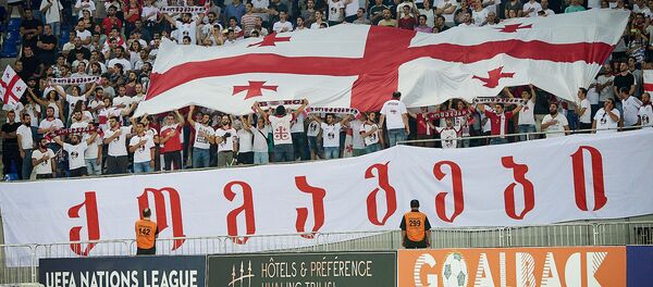 Грузинские болельщики на трибунах стадиона Динамо-Арена - матч сборных Грузии и Латвии по футболу Грузинские болельщики на трибунах стадиона Динамо-Арена - матч сборных Грузии и Латвии по футболу - Sputnik Грузия