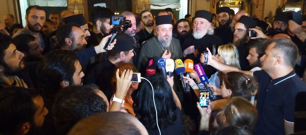 Акция протеста священнослужителей перед сакребуло Тбилиси - Sputnik Грузия