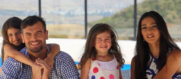 სოფო გოგებაშვილი ოჯახთან ერთად სოფო გოგებაშვილი ოჯახთან ერთად - Sputnik საქართველო