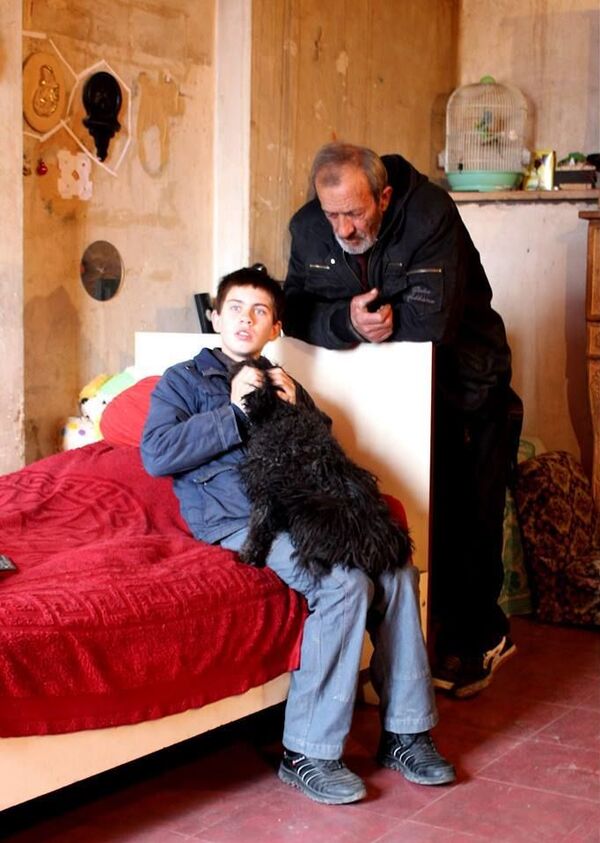 სამსულიან ოჯახს ორი შშმ პირით ღია ცის ქვეშ დარჩენა ემუქრება სამსულიან ოჯახს ორი შშმ პირით ღია ცის ქვეშ დარჩენა ემუქრება - Sputnik საქართველო