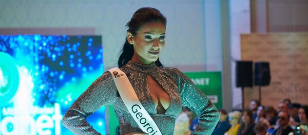 Финал конкурса Miss & Mister Planet 2018 - участница из Грузии в платье Финал конкурса Miss & Mister Planet 2018 - участница из Грузии в платье - Sputnik Грузия