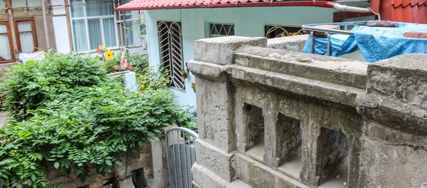 Внутренний двор дома на улице Ингороква 20 - Sputnik Грузия