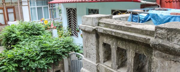 Внутренний двор дома на улице Ингороква 20 - Sputnik Грузия