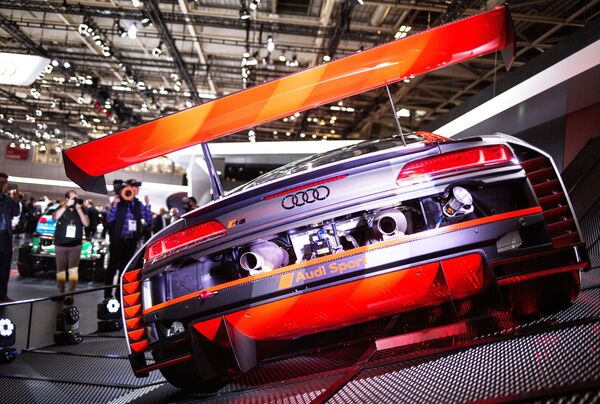 Подразделение Audi Sport презентовало модернизированный гоночный автомобиль R8 LMS. При обновлении данной модели дизайнеры учли пожелания клиентов - Sputnik Грузия