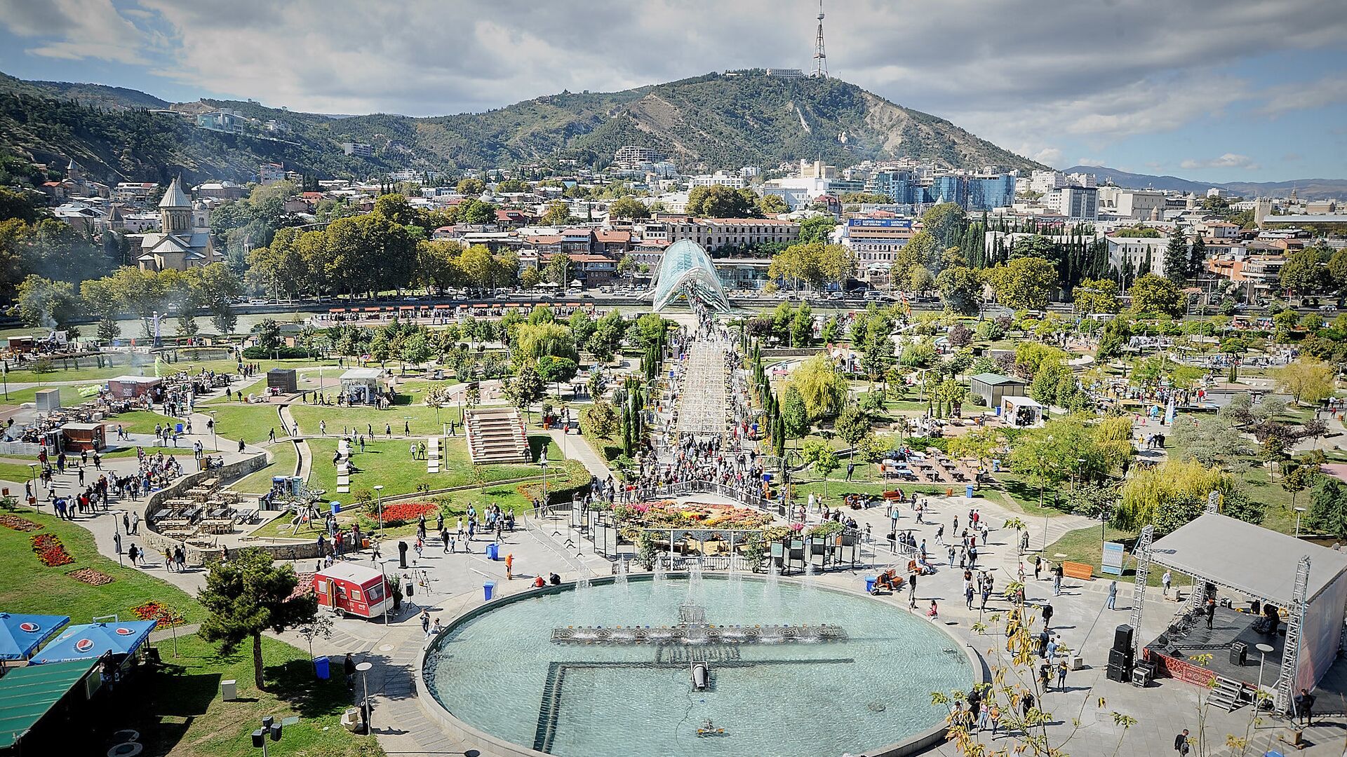 Столица Грузии во время празднования Тбилисоба - вид на парк Рике - Sputnik Грузия, 1920, 25.05.2022