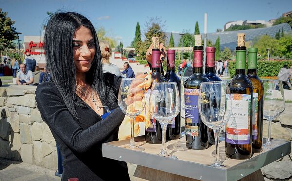 Тбилисоба – семейный праздник на улицах древнего города Тбилисоба – семейный праздник на улицах древнего города - Sputnik Грузия