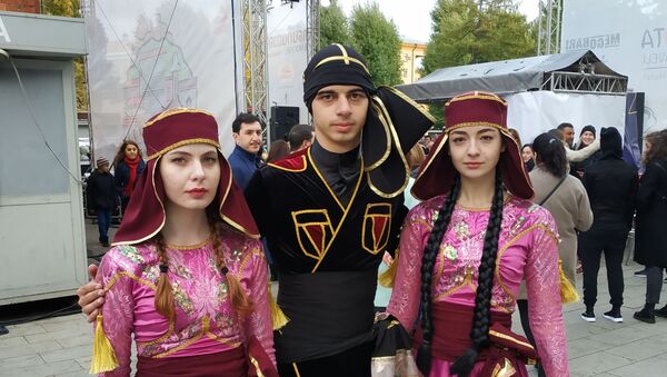 Инга Богатурия, Ника Чилидзе,  Екатерина Шелия на празднике Тбилисоба в Москве - Sputnik Грузия