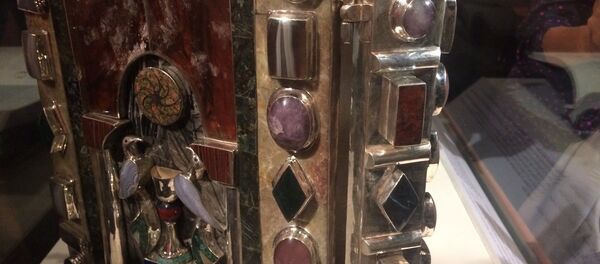 გუჯი ამაშუკელის ავტორობით შექმნილი უნიკალური „ვეფხისტყაოსანი“ გუჯი ამაშუკელის ავტორობით შექმნილი უნიკალური „ვეფხისტყაოსანი“ - Sputnik საქართველო