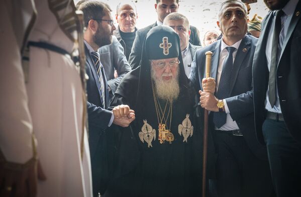 С утра в соборе Светицховели провел службу Католикос-Патриарх всея Грузии Илия II
 - Sputnik Грузия
