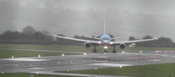 Лайнер в Бристоле совершил сложную посадку при боковом ветре - Sputnik Грузия