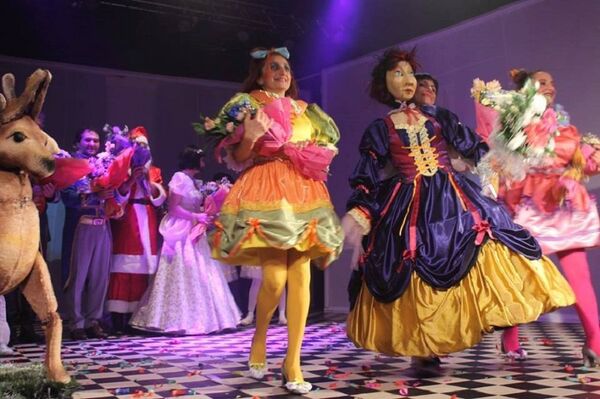 როცა სცენაზე საკუთარ ტკივილს „თამაშობ“, ბებია-კონკია და მინი-მატარებელი თეატრის სარდაფში როცა სცენაზე საკუთარ ტკივილს „თამაშობ“, ბებია-კონკია და მინი-მატარებელი თეატრის სარდაფში - Sputnik საქართველო