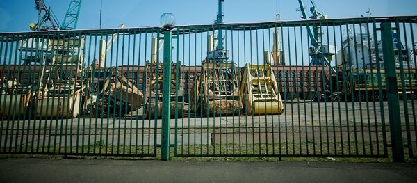 სატვირთო კონტეინერები ბათუმის პორტში სატვირთო კონტეინერები ბათუმის პორტში - Sputnik საქართველო