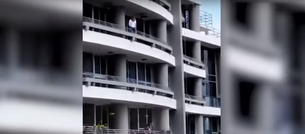 ქალი სელფის გადაღებისას 27-ე სართულიდან გადმოვარდა  ქალი სელფის გადაღებისას 27-ე სართულიდან გადმოვარდა  - Sputnik საქართველო