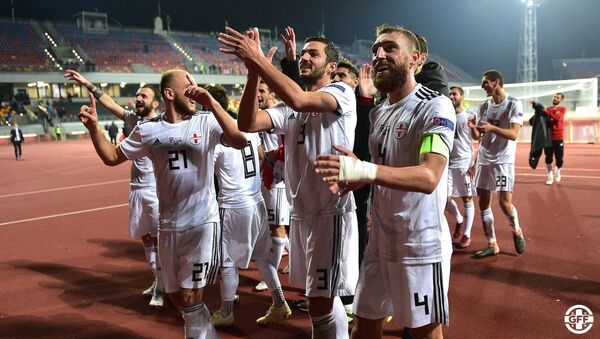 Матч сборных Грузии и Латвии в рамках Лиги наций УЕФА - грузинские футболисты радуются победе - Sputnik Грузия