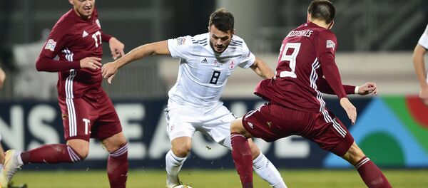 ეროვნული ნაკრების ახალმა წარმატებამ მთელი ქვეყანა გაახარა. ფოტოზე - ვაკო ყაზაიშვილი შეტევისას - Sputnik საქართველო