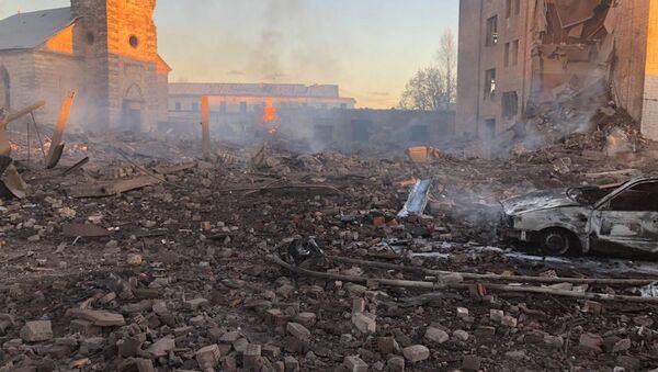 Здание на заводе в Гатчине из-за взрыва обрушилось полностью - Sputnik Грузия