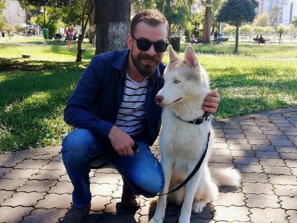 თავს დატეხილი სიყვარული – დედასთან ჩაწერილმა დუეტმა ორ დღეში 200 000 ნახვა დაიმსახურა თავს დატეხილი სიყვარული – დედასთან ჩაწერილმა დუეტმა ორ დღეში 200 000 ნახვა დაიმსახურა - Sputnik საქართველო