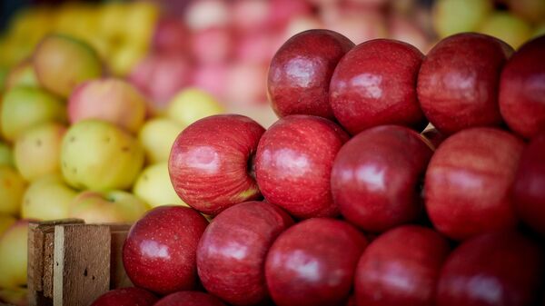 Торговля овощами и фруктами - яблоки - Sputnik Грузия