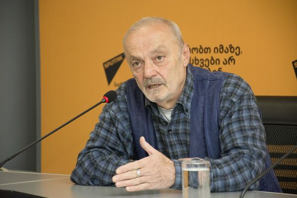 Закуют в наручники прямо в аэропорту - эксперты о возвращении Саакашвили - Sputnik Грузия