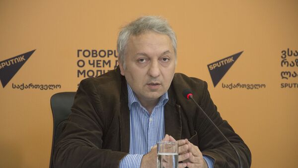 У Зурабишвили есть шанс выстроить диалог с Россией - эксперт - Sputnik Грузия