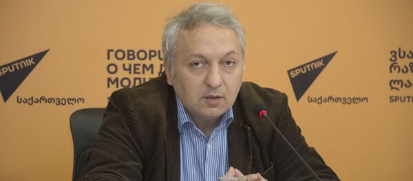 У Зурабишвили есть шанс выстроить диалог с Россией - эксперт - Sputnik Грузия