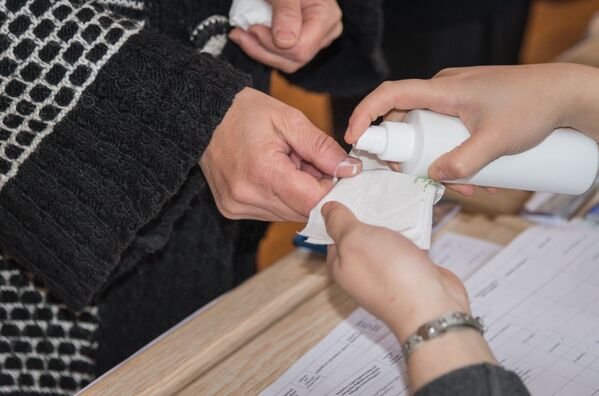 На территории Грузии голосовать смогут 3 миллиона 504 тысячи 82 человека, а остальные, то есть те, кто встал на консульский учет за рубежом, - по месту пребывания

 - Sputnik Грузия
