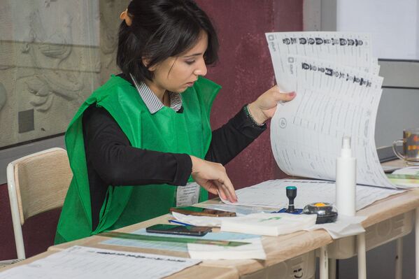 Закроются избирательные участки ровно в 20:00, и начнется подсчет голосов - Sputnik Грузия
