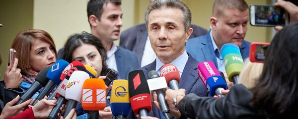 Бидзина Иванишвили у избирательного участка - Sputnik Грузия