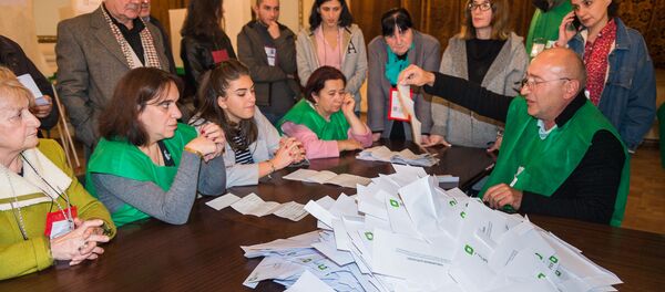 ხმების დათვლის პროცესი ხმების დათვლის პროცესი - Sputnik საქართველო