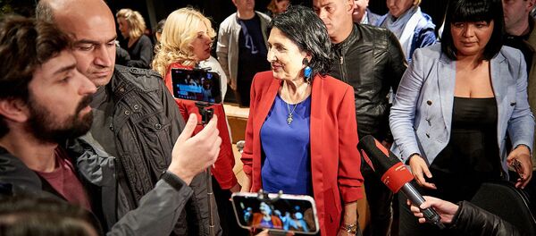 სალომე ზურაბიშვილი და მისი მხარდამჭერები სალომე ზურაბიშვილი და მისი მხარდამჭერები - Sputnik საქართველო