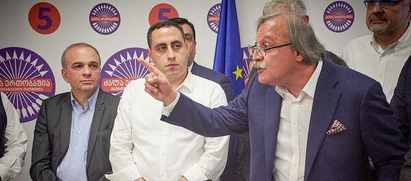 Григол Вашадзе и Георгий Вашадзе в избирательном штабе ждут итогов голосования - Sputnik Грузия