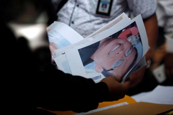Эксперты продолжают процедуру идентификации жертв крушения пассажирского Боинга в Индонезии - Sputnik Грузия