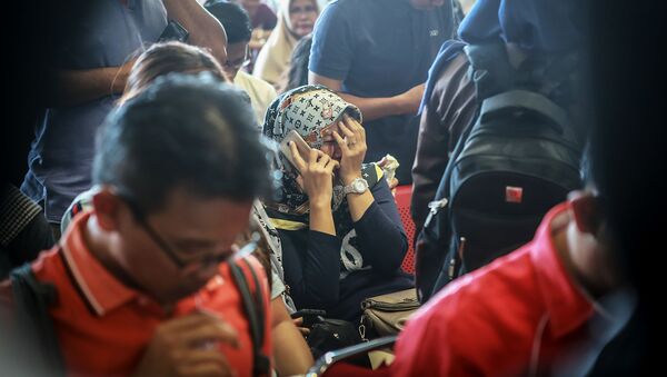 Родственники погибших в авиакатастрофе в Индонезии в шоковом состоянии - Sputnik Грузия