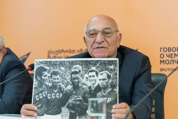 Ветеран советского футбола, легендарный полузащитник Динамо Тбилиси Георгий Сичинава - Sputnik Грузия