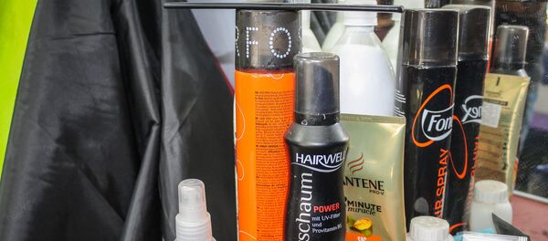 Многочисленные тюбики на рабочем столе - Sputnik Грузия