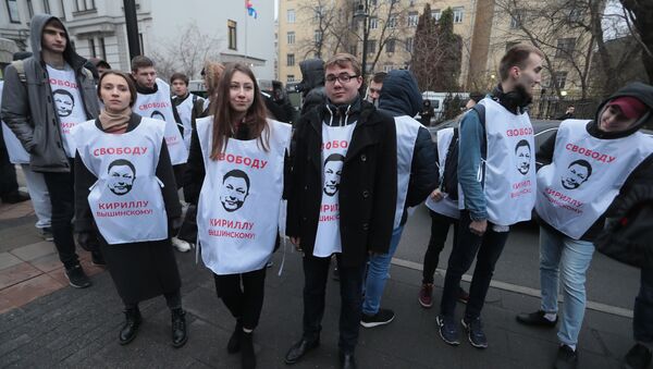 Трансляция митинга в поддержку российского журналиста Кирилла Вышинского - Sputnik Грузия