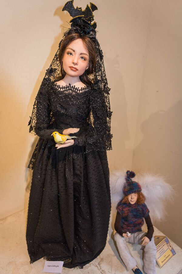 Авторская кукла популярна во всем мире. Работы мастеров хранятся в самых богатых частных коллекциях, музеях и галереях - Sputnik Грузия