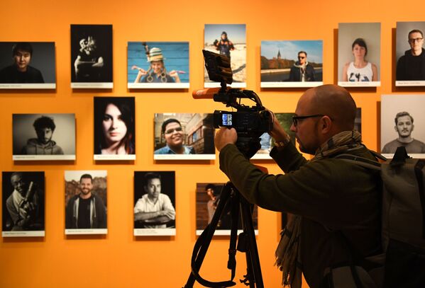 В экспозиции представлено около 200 работ лучших фотожурналистов из 14 стран - Sputnik Грузия