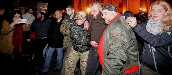 ზაზა სარალიძე მხარდამჭერებთან ერთად ზაზა სარალიძე მხარდამჭერებთან ერთად - Sputnik საქართველო