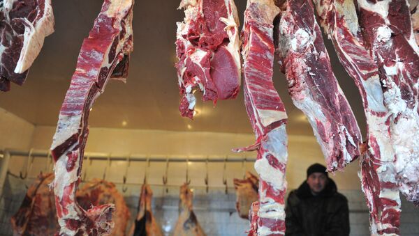 Торговля мясом на городском рынке  - Sputnik Грузия