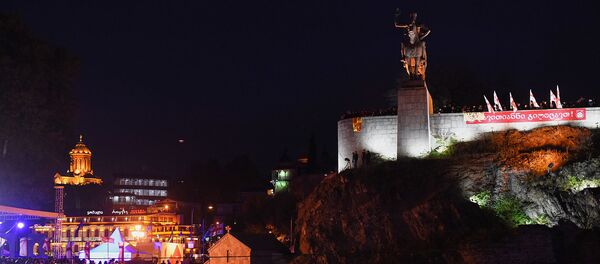 მორწმუნეები მეტეხის ხიდთან 100 ათასი მოწამის ხსენების დღეს აღნიშნავენ მორწმუნეები მეტეხის ხიდთან 100 ათასი მოწამის ხსენების დღეს აღნიშნავენ - Sputnik საქართველო