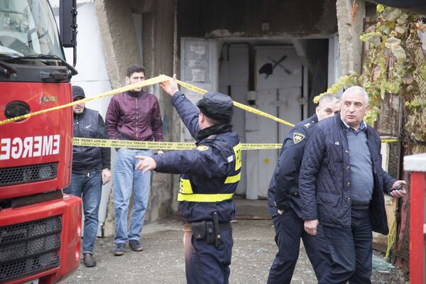 Помимо двух погибших на втором этаже, в результате взрыва ранения получили три человека - 6-летняя девочка, ее отец и дедушка - Sputnik Грузия