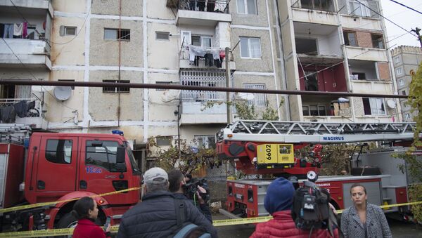 Пожарные машины на месте взрыва в жилом доме в Поничала - Sputnik Грузия