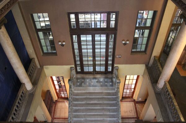 Вера по звонку и сейф по коду - маленькие тайны большого здания Тбилиси - Sputnik Грузия