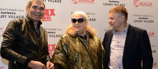 Продюсер Бари Алибасов, актриса Лидия Федосеева-Шукшина и режиссер фильма Sex, кофе, сигареты Сергей Ольденбург-Свинцов Продюсер Бари Алибасов, актриса Лидия Федосеева-Шукшина и режиссер фильма Sex, кофе, сигареты Сергей Ольденбург-Свинцов - Sputnik Грузия