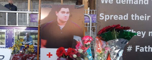 Акция протеста Зазы Саралидзе у здания парламента грузии - Sputnik Грузия